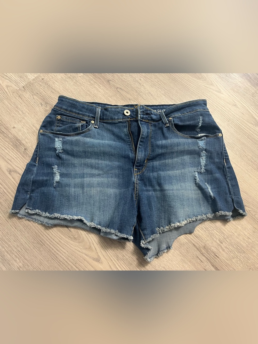 Signature Levi High Rise Shorts sz 12